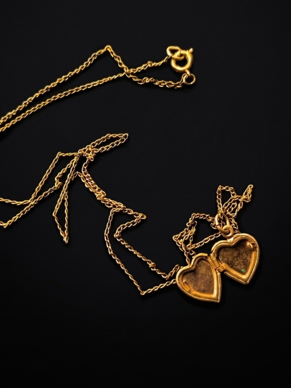 Gold Heart Locket Necklace - Unbranded - Picture 3 of 4